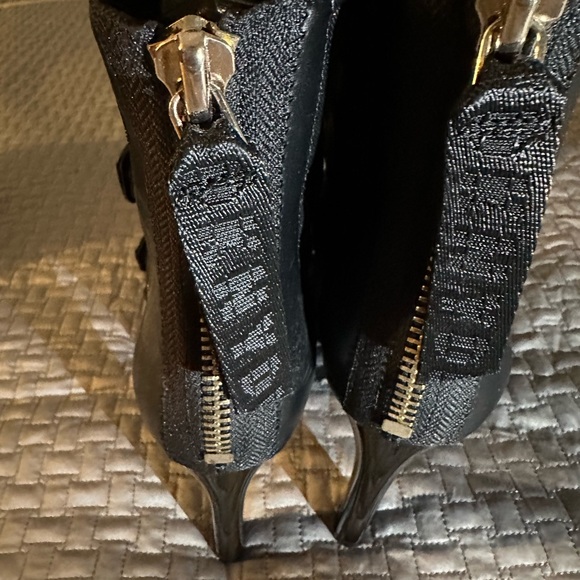 Never worn .. no box - Picture 2 of 3